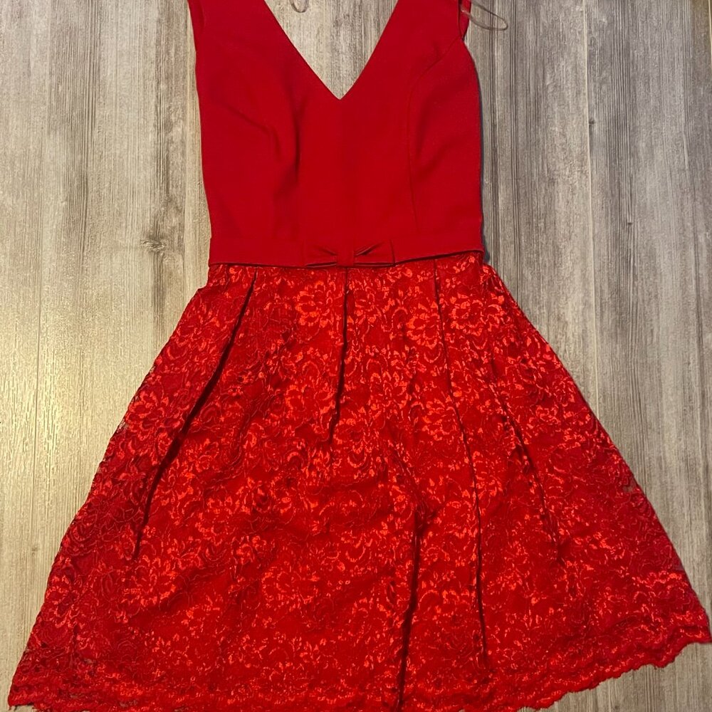 Red V-neck laced dress